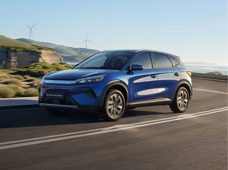 O novo BYD Atto 3 EVO chegou ao mercado português mais desportivo , maior e com mais autonomia, uma proposta mais completa e competitiva.