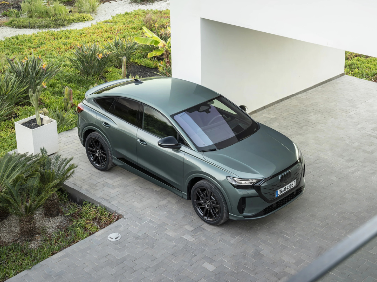 Audi Q4 e-tron 2026 chega com até 592 km de autonomia, mais tecnologia e carregamento rápido. Descubra todas as novidades do SUV elétrico.