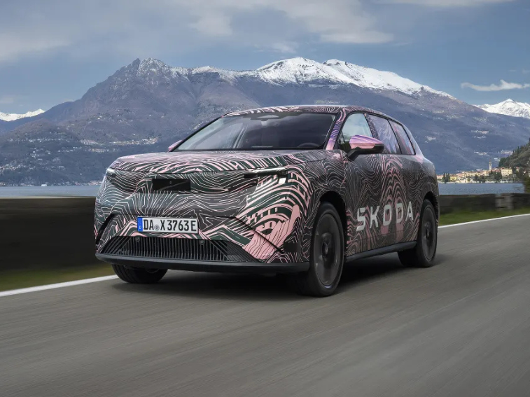 Škoda Peaq: SUV elétrico familiar com até 600 km de autonomia, tecnologia avançada e grande versatilidade. Chega a Portugal em 2027.