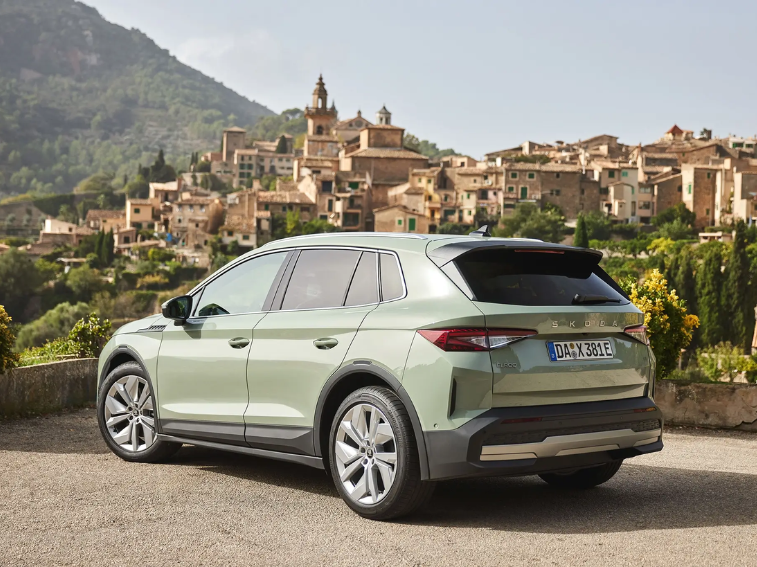 O mercado europeu de elétricos cresceu 37,5% em abril de 2026. Skoda, Volkswagen e BMW destacam-se no TOP 10 de vendas.