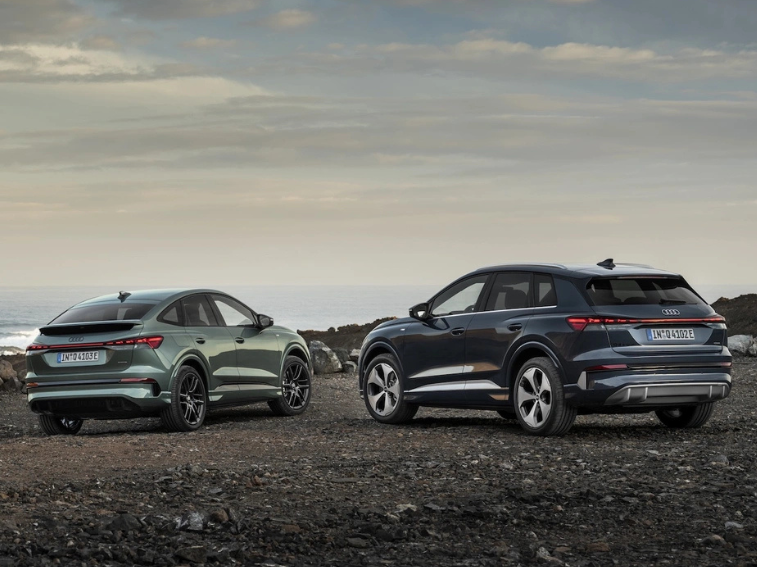 O Audi Q4 e-tron 2026 estreia design renovado, ChatGPT integrado, carregamento bidirecional e até 592 km de autonomia elétrica.
